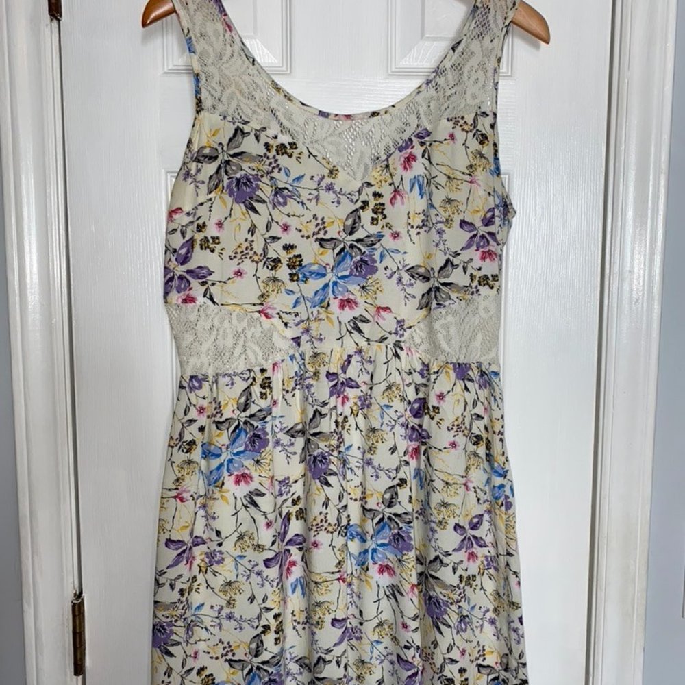 Trixxi - Floral mini dress with lace